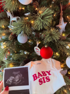 Capture le 2025 12 29 a 04.27.14 Karoline Leavitt et l'heureux secret de No&euml;l : Une nouvelle vie en chemin