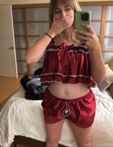 Rosalie Vaillancourt partage des photos de son baby bump et se confie sur son difficile premier trimestre de grossesse 8 Rosalie Vaillancourt partage des photos de son baby bump et se confie sur son difficile premier trimestre de grossesse Capture le 2025 12 30 a 02.17.28 Rosalie Vaillancourt partage des photos de son baby bump et se confie sur son difficile premier trimestre de grossesse
