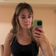 Capture le 2025 12 30 a 02.41.49 Rosalie Vaillancourt partage des photos de son baby bump et se confie sur son difficile premier trimestre de grossesse