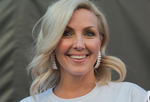 Capture le 2026 01 01 a 06.15.53 V&eacute;ronique Cloutier partage une photo de No&euml;l exceptionnelle en famille et touche le c&oelig;ur des fans