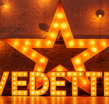 ChatGPT Image 28 dec. 2025 03 26 59 e1766910512366 Cette vedette tr&egrave;s connue est m&eacute;connaissable avec son nouveau look &mdash; et le r&eacute;sultat est impressionnant !