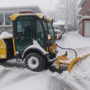 Degagement de neige sur allee residentielle Météo : Une Bordée de Neige Intense Prête à Enneiger de Nombreux Secteurs du Québec