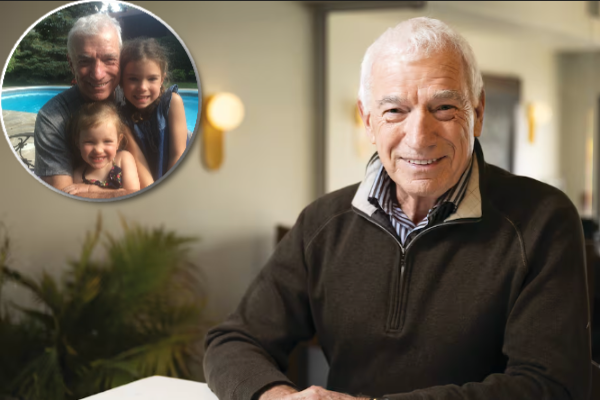 Guy Mongrain : Trois fois grand-papa, et l'incroyable secret de son éternelle jeunesse! 1 Guy Mongrain : Trois fois grand-papa, et l'incroyable secret de son éternelle jeunesse! montage final 1765177023 Guy Mongrain : Trois fois grand-papa, et l'incroyable secret de son éternelle jeunesse!