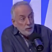 Capture decran 2026 01 06 165403 Beno&icirc;t Dutrizac d&eacute;molit le Bye Bye 2025 et s&rsquo;attaque frontalement &agrave; un sketch jug&eacute; &laquo; vide et complaisant &raquo;