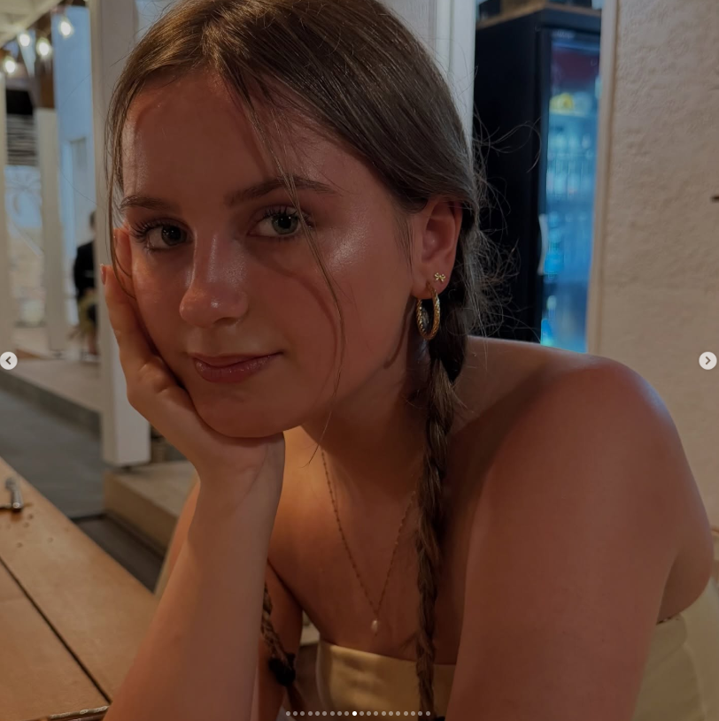 Capture decran 2026 01 07 100835 Caroline N&eacute;ron partage des photos en maillot de bain qui font r&ecirc;ver !