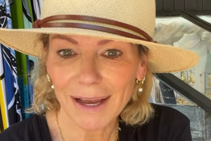 Capture decran 2026 01 07 101515 Caroline N&eacute;ron partage des photos en maillot de bain qui font r&ecirc;ver !