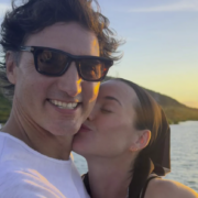 Capture decran 2026 01 07 181749 Katy Perry publie une photo intime avec Justin Trudeau : un bijou symbolique relance les rumeurs
