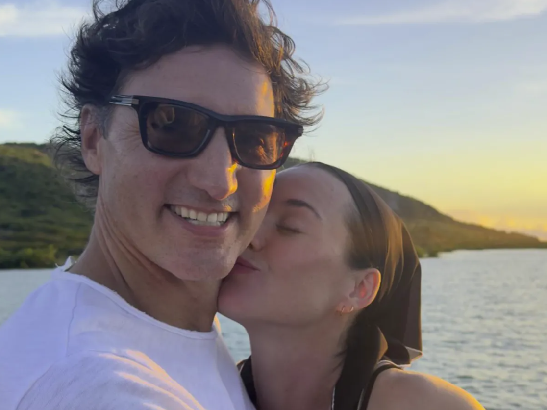Katy Perry publie une photo intime avec Justin Trudeau : un bijou symbolique relance les rumeurs 1 Katy Perry publie une photo intime avec Justin Trudeau : un bijou symbolique relance les rumeurs Capture decran 2026 01 07 181749 Katy Perry publie une photo intime avec Justin Trudeau : un bijou symbolique relance les rumeurs