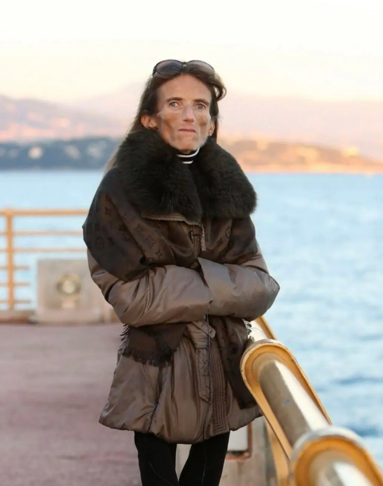 Cette ancienne miss a profondément changé : derrière les sourires, une histoire bouleversante 2 Cette ancienne miss a profondément changé : derrière les sourires, une histoire bouleversante Capture decran 2026 01 08 010839 Cette ancienne miss a profondément changé : derrière les sourires, une histoire bouleversante