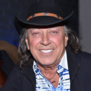 Capture decran 2026 01 24 152556 Voici la femme qui partage la vie de Paul Dara&icirc;che depuis plus de 35 ans