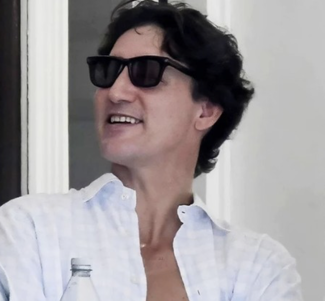 Capture decran le 2026 01 05 a 13.08.42 Justin Trudeau torse nu sur un bateau : sa forme physique fait r&eacute;agir [photos]