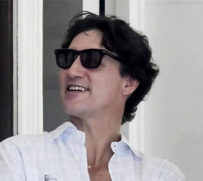 Capture decran le 2026 01 05 a 13.08.42 e1767636564747 Justin Trudeau torse nu sur un bateau : sa forme physique fait r&eacute;agir [photos]