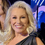 Capture decran le 2026 01 06 a 17.29.41 &Agrave; 48 ans, Cathy Gauthier fait exploser les r&eacute;seaux sociaux en maillot