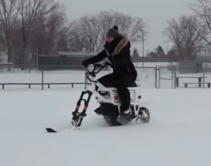 Capture decran le 2026 01 26 a 10.31.52 e1769441551293 Un nouveau scooter des neiges &eacute;lectrique arrive enfin au Qu&eacute;bec