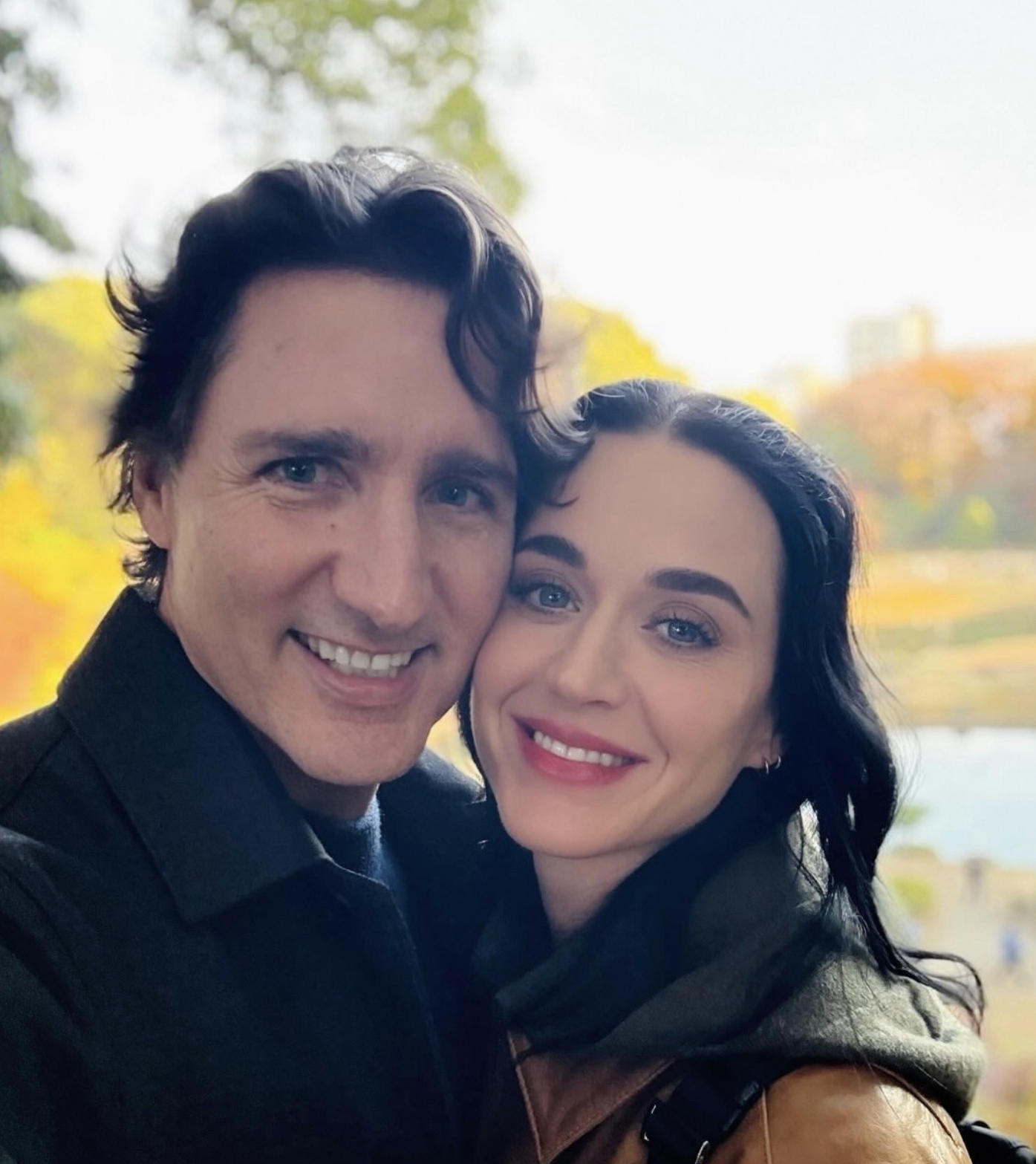 Ces nouvelles photos de Justin Trudeau où Katy Perry vole la vedette 1 Ces nouvelles photos de Justin Trudeau où Katy Perry vole la vedette Capture decran le 2026 01 26 a 16.59.21 e1769464825340 Ces nouvelles photos de Justin Trudeau où Katy Perry vole la vedette