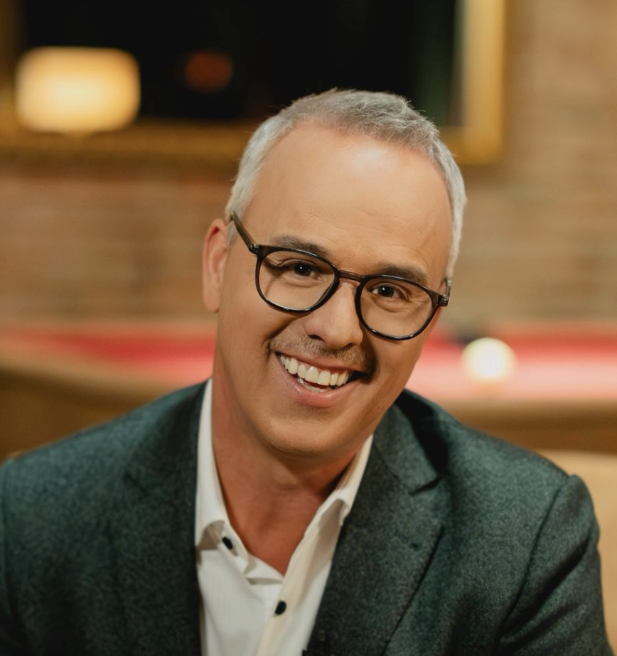 Capture decran le 2026 01 28 a 11.56.54 e1769619516804 Gino Chouinard s&rsquo;affiche avec de nouvelles lunettes&hellip; et &ccedil;a ne passe pas inaper&ccedil;u