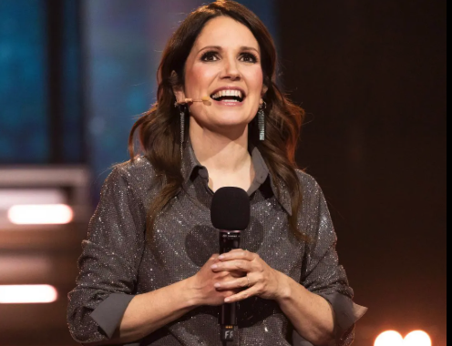 Capture le 2026 01 01 a 10.37.26 e1767282199492 L'identit&eacute; des invit&eacute;s myst&egrave;res de France Beaudoin r&eacute;v&eacute;l&eacute;e en direct ce soir du jour de l'an ... Aurez-vous devin&eacute; ?",