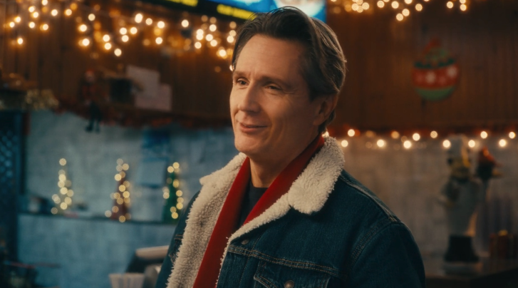 Capture le 2026 01 01 a 11.16.54 Simon Olivier Fecteau revient en force au Bye Bye 2025 et vole la vedette dans une pub audacieuse