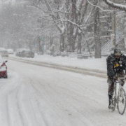 Capture le 2026 01 03 a 00.54.48 Attention! Un hiver 2026 sans pr&eacute;c&eacute;dent arrive &mdash; il s'annonce glacial! D&eacute;couvrez ce que Javier propose pour y faire face
