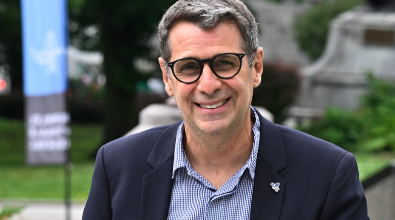 Capture le 2026 01 04 a 01.49.14 &Eacute;ric Duhaime monte au cr&eacute;neau : &laquo; Le Bye Bye a-t-il d&eacute;pass&eacute; les bornes ? &raquo;