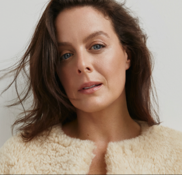 Un moment intime : Julie Le Breton dévoile une photo précieuse avec son Chum pour le Nouvel An", 3 Un moment intime : Julie Le Breton dévoile une photo précieuse avec son Chum pour le Nouvel An", Capture le 2026 01 04 a 15.05.44 Un moment intime : Julie Le Breton dévoile une photo précieuse avec son Chum pour le Nouvel An",