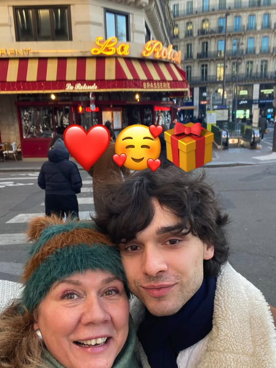 Capture le 2026 01 05 a 01.39.59 Marina Orsini en voyage : une photo rare avec son(...) bien-aim&eacute; pour une occasion sp&eacute;ciale.