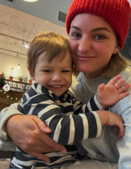 Capture le 2026 01 06 a 00.51.12 Ludovick Bourgeois souffle ses 33 bougies entour&eacute; des siens... et c'est &eacute;mouvant! (04)PHOTOS