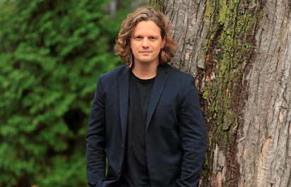 Capture le 2026 01 07 a 03.12.40 Comment une simple demande de lunettes a r&eacute;v&eacute;l&eacute; &agrave; Pierre-Yves McSween sa parodie dans le Bye Bye 2025