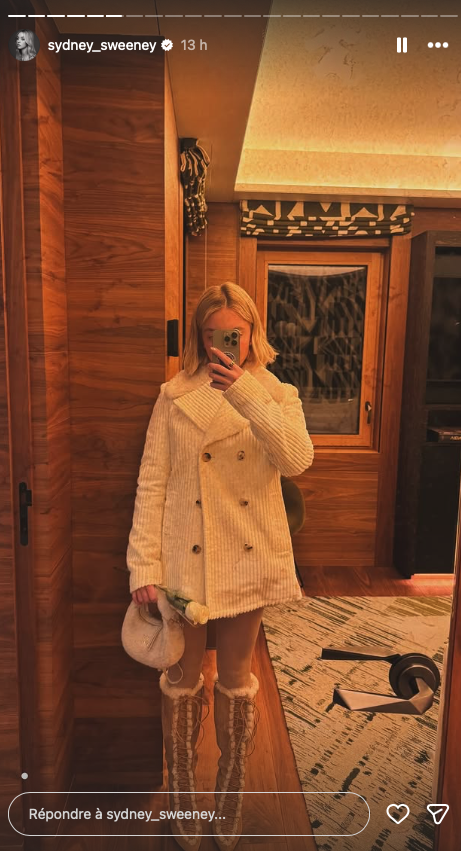 Capture le 2026 01 08 a 00.33.48 Statue audacieuse et sublime : cette c&eacute;l&eacute;brit&eacute; tr&egrave;s connue enflamme les regards en or et sans v&ecirc;tements sur les r&eacute;seaux (+15) photos