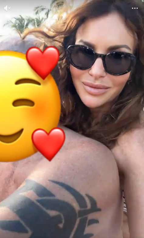 Capture le 2026 01 09 a 00.40.41 Une ex-candidate de &ldquo;Ma m&egrave;re, ton p&egrave;re&rdquo; retrouve l'amour : D&eacute;couvrez son escapade au soleil",