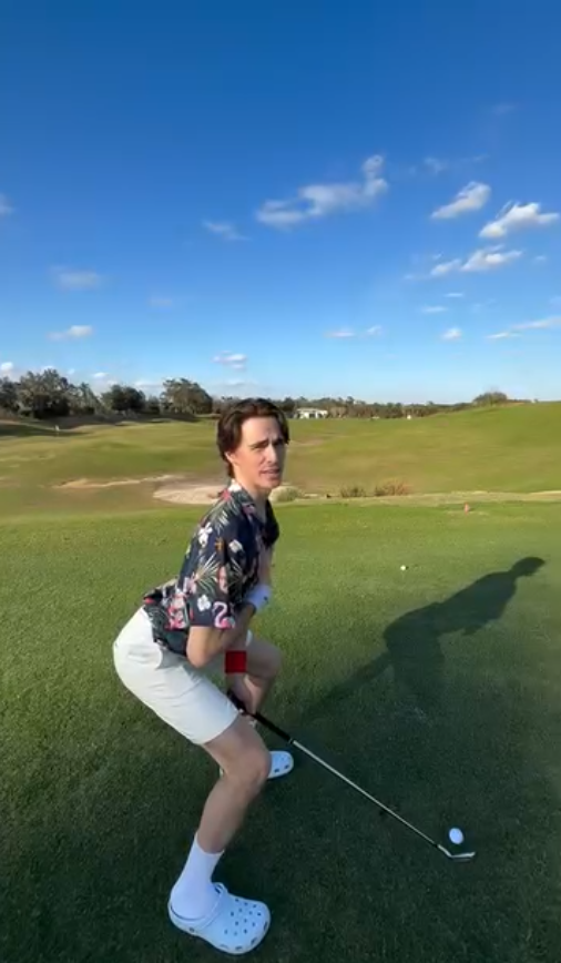 Capture le 2026 01 09 a 23.45.57 Louis Morissette tente de coacher son fils au golf&hellip; et c&rsquo;est un d&eacute;sastre hilarant!