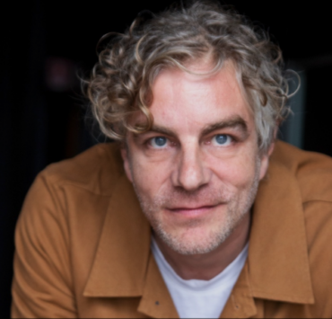 Capture le 2026 01 10 a 15.01.15 Hubert Proulx d&eacute;voile une photo rare avec sa conjointe Ruba Ghazal... et capte le c&oelig;ur de tous