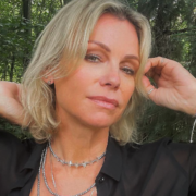 Capture le 2026 01 13 a 02.12.10 Caroline N&eacute;ron partage une rare photo de couple sur la plage en Guadeloupe