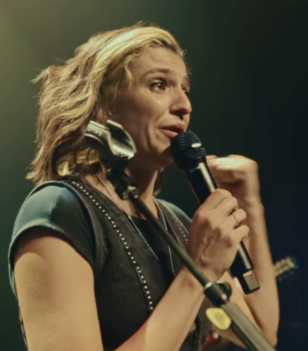 Capture le 2026 01 15 a 02.03.06 Sara Dufour &eacute;clate en larmes sur sc&egrave;ne et fait une annonce qui a touch&eacute; tout le monde