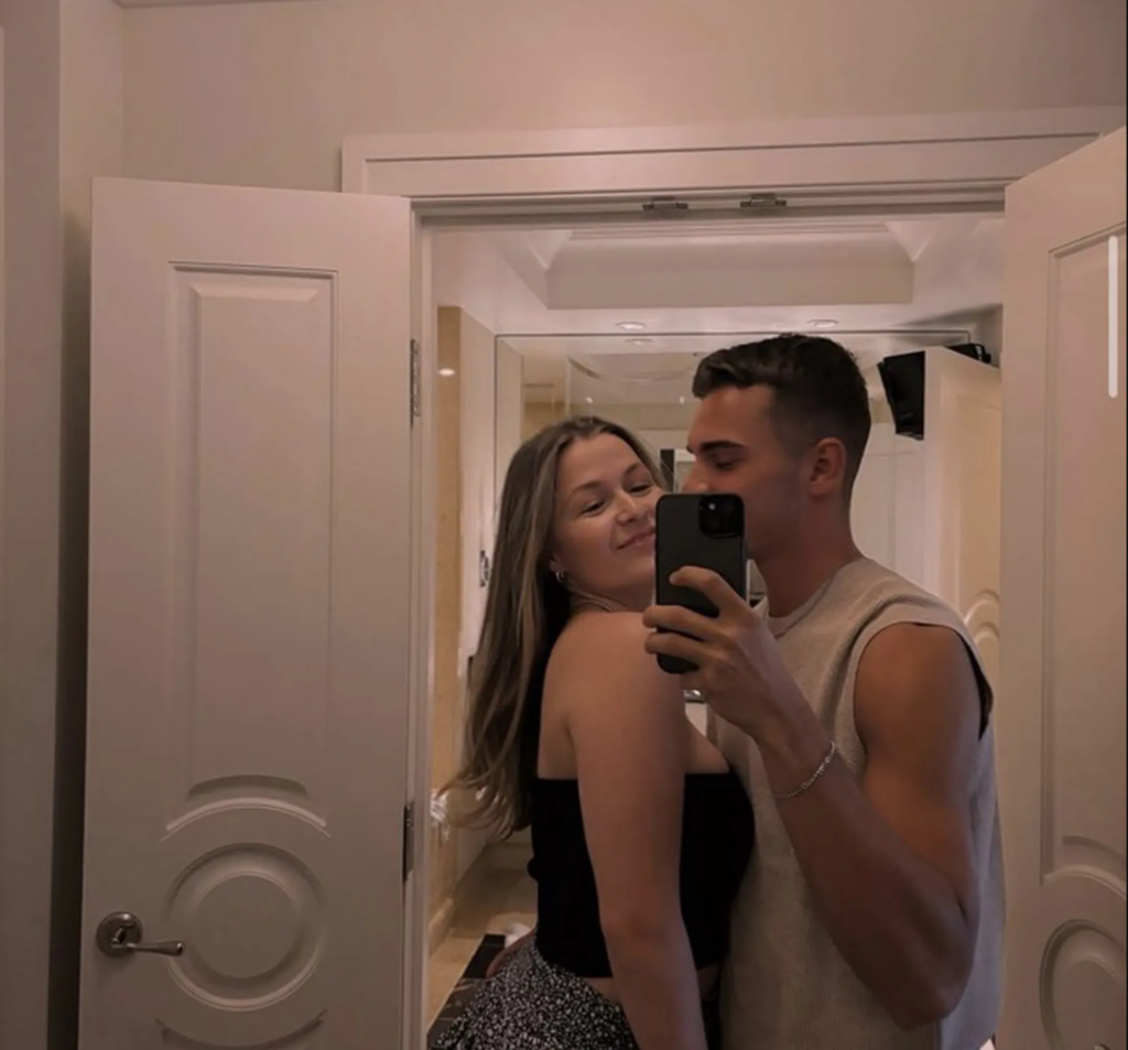 Capture le 2026 01 19 a 05.46.08 Delphine Morissette d&eacute;voile 10 photos de son nouveau fianc&eacute;&hellip; et les fans craquent