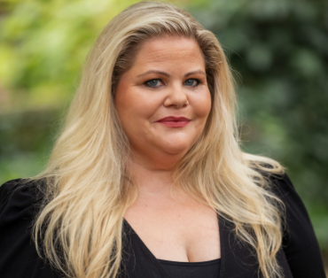 Capture le 2026 01 19 a 18.21.57 e1768865065816 Genevi&egrave;ve Schmidt d&eacute;voile enfin l'identit&eacute; de son Amoureux Myst&eacute;rieux ,ses photos font Jaser partout !