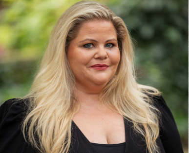 Capture le 2026 01 19 a 18.21.57 e1768865065816 Genevi&egrave;ve Schmidt d&eacute;voile enfin l'identit&eacute; de son Amoureux Myst&eacute;rieux ,ses photos font Jaser partout !