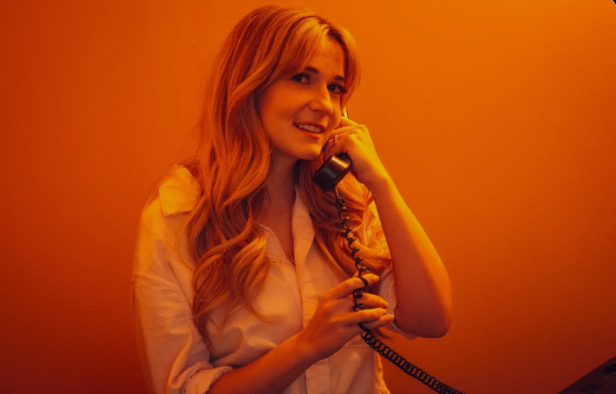 Capture le 2026 01 22 a 02.37.08 Rosalie s&egrave;me la panique au gala: Elle d&eacute;barque avec un lutteur