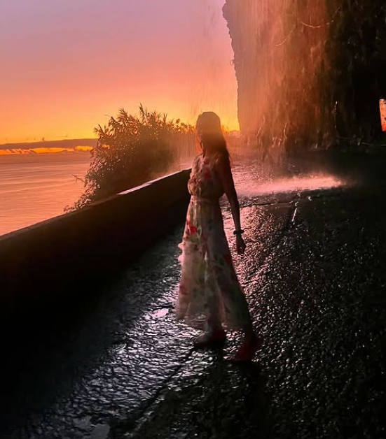 Capture le 2026 01 22 a 06.30.37 Monic N&eacute;ron s&rsquo;affiche en bikini: la premi&egrave;re photo qui frappe