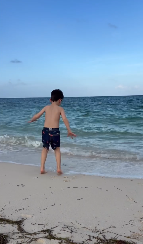 Capture le 2026 01 22 a 06.32.19 Monic N&eacute;ron s&rsquo;affiche en bikini: la premi&egrave;re photo qui frappe