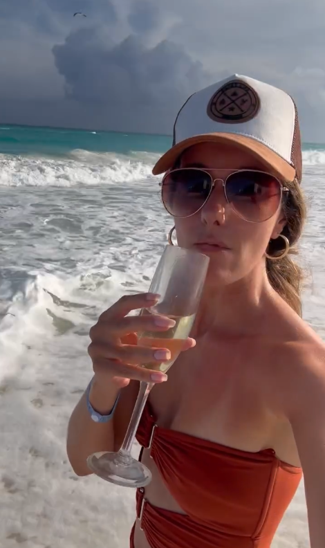 Capture le 2026 01 22 a 06.32.51 Monic N&eacute;ron s&rsquo;affiche en bikini: la premi&egrave;re photo qui frappe