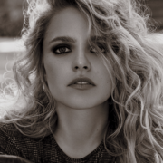 Sarah-Jeanne Labrosse brise sa discrétion avec une photo de couple adorée : Un baiser 12 Sarah-Jeanne Labrosse brise sa discrétion avec une photo de couple adorée : Un baiser Capture le 2026 01 23 a 05.33.36 Sarah-Jeanne Labrosse brise sa discrétion avec une photo de couple adorée : Un baiser