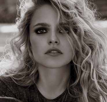 Sarah-Jeanne Labrosse brise sa discrétion avec une photo de couple adorée : Un baiser 2 Sarah-Jeanne Labrosse brise sa discrétion avec une photo de couple adorée : Un baiser Capture le 2026 01 23 a 05.33.36 Sarah-Jeanne Labrosse brise sa discrétion avec une photo de couple adorée : Un baiser