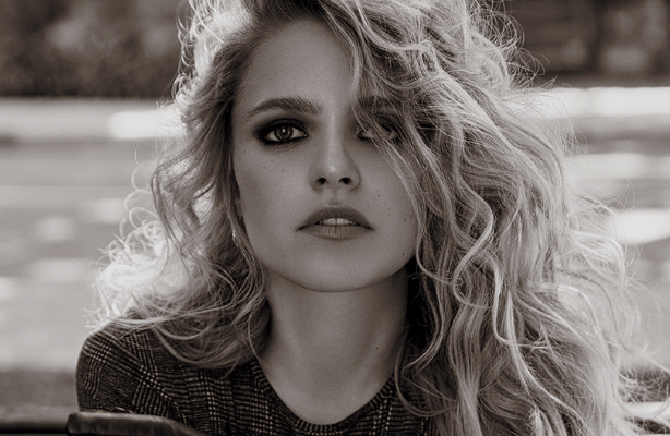 Capture le 2026 01 23 a 05.33.36 Sarah-Jeanne Labrosse brise sa discr&eacute;tion avec une photo de couple ador&eacute;e : Un baiser