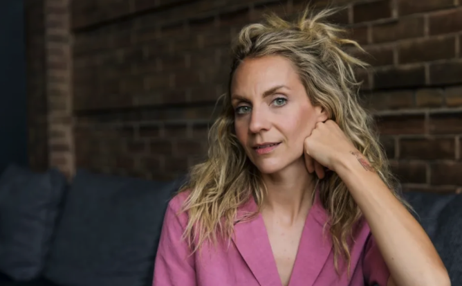 Capture le 2026 01 24 a 02.06.48 L&eacute;ane Labr&egrave;che-Dor au Centre Bell: l&rsquo;accompagnateur surprend tout le monde