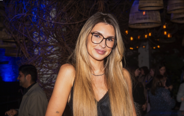 Capture le 2026 01 26 a 02.24.04 Elisabeth Rioux publie une nouvelle photo en maillot sur l&rsquo;eau, qui fait tourner les t&ecirc;tes