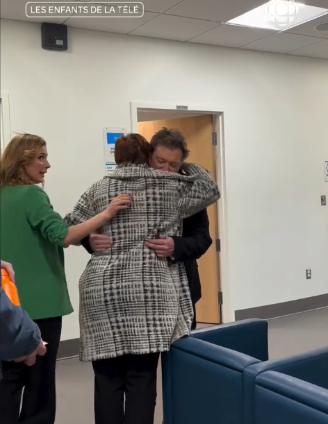 Les comédiens de L’auberge du chien noir se retrouvent et l’émotion est palpable 2 Les comédiens de L’auberge du chien noir se retrouvent et l’émotion est palpable Capture le 2026 01 27 a 04.01.54 Les comédiens de L’auberge du chien noir se retrouvent et l’émotion est palpable