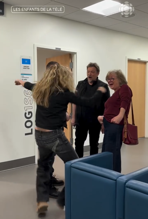 Les comédiens de L’auberge du chien noir se retrouvent et l’émotion est palpable 3 Les comédiens de L’auberge du chien noir se retrouvent et l’émotion est palpable Capture le 2026 01 27 a 04.01.59 Les comédiens de L’auberge du chien noir se retrouvent et l’émotion est palpable