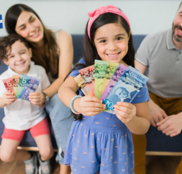 ChatGPT Image 9 janv. 2026 a 05 03 38 Bonne nouvelle ce( 9 janvier )pour les parents du Qu&eacute;bec Voici les nouveaux montants de l&rsquo;Allocation famille 2026 &Ecirc;tes-vous admissible ?