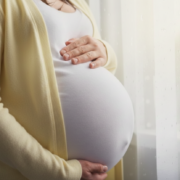 Gemini Generated Image esj8lmesj8lmesj8 e1768549246378 Histoire d'&Eacute;lodie : derri&egrave;re ce ventre &eacute;norme se cache un miracle